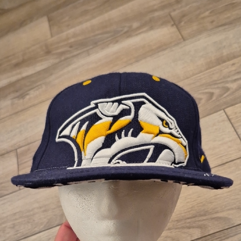 NASHVILLE PREDATORS NHL Team Logo Navy‎ Gold Zephyr Snapback Cap VTG RARE